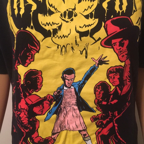 Stranger Things T- shirt ft Eleven, Hop and Gang - Picture 2 of 4